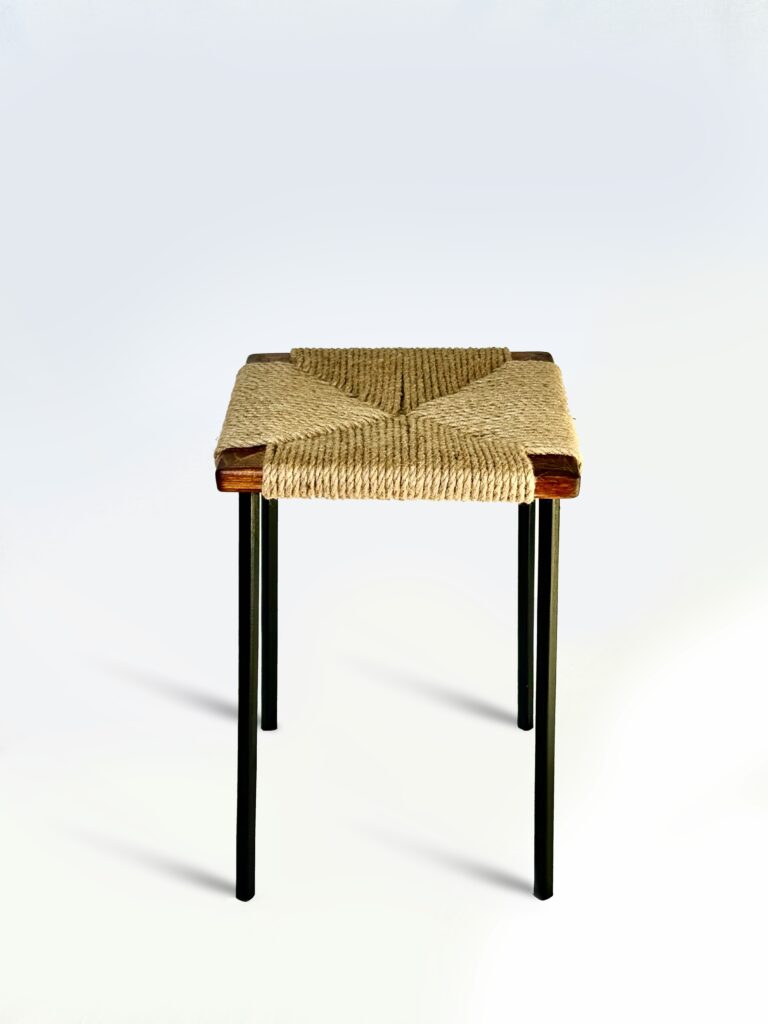 taburet împletit cu fire de iuta